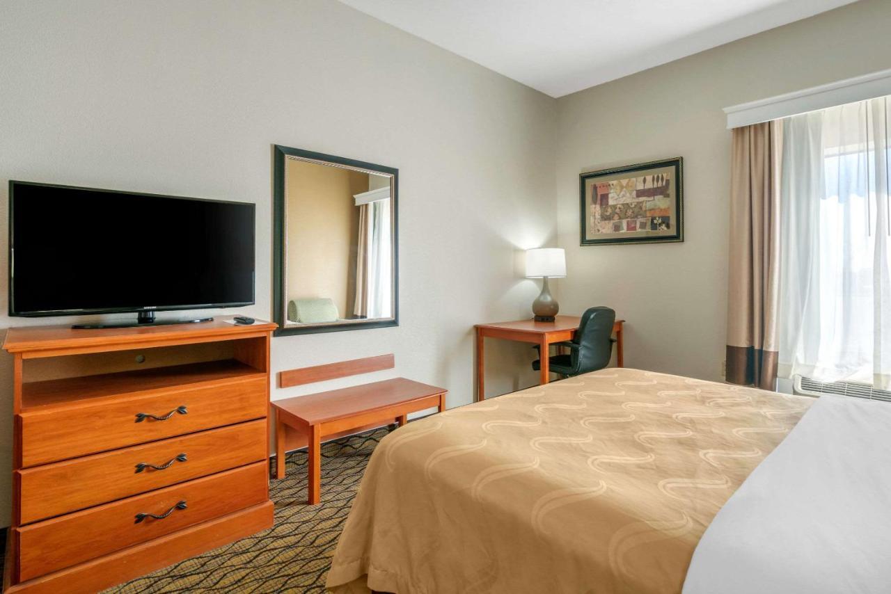 Quality Inn & Suites Jefferson City Exterior photo