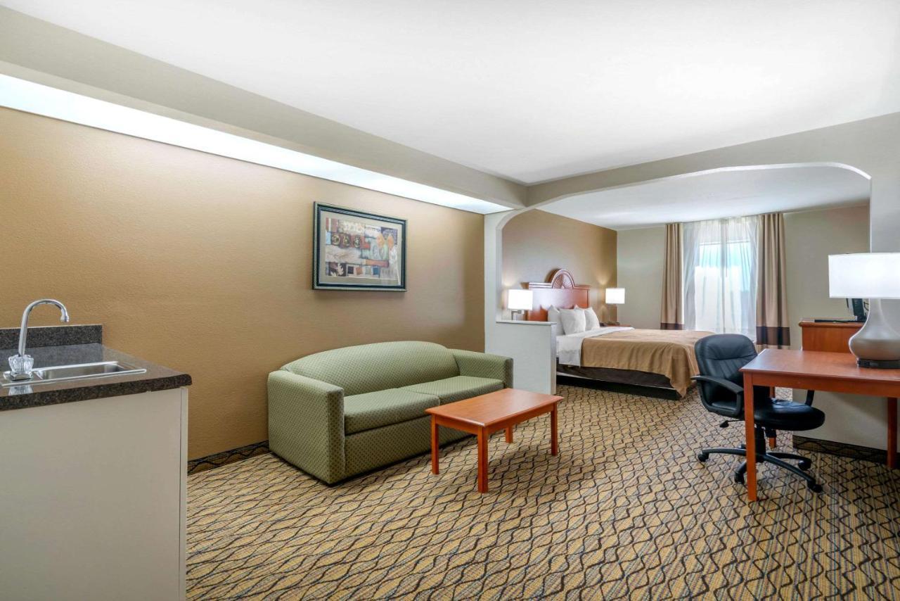 Quality Inn & Suites Jefferson City Exterior photo