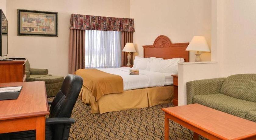 Quality Inn & Suites Jefferson City Exterior photo