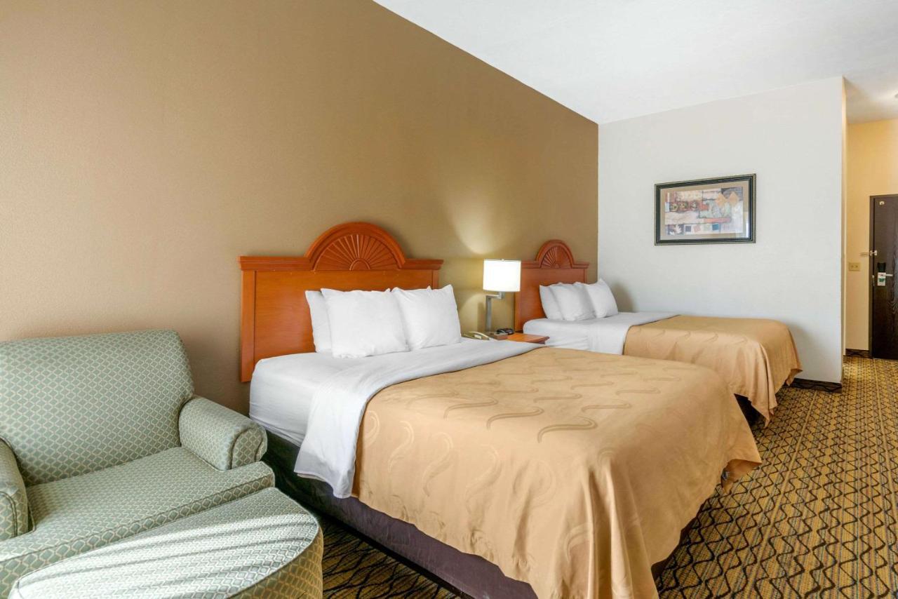 Quality Inn & Suites Jefferson City Exterior photo